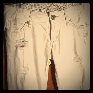Classic white low rider guess jeans!